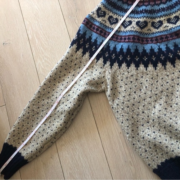 Woolrich Vintage 80s Fair Isle Heart Jacquard Knit Sweater in Oatmeal & Navy - Picture 7 of 10